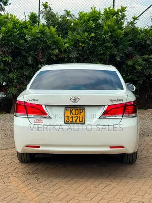 Toyota Crown 2017 White