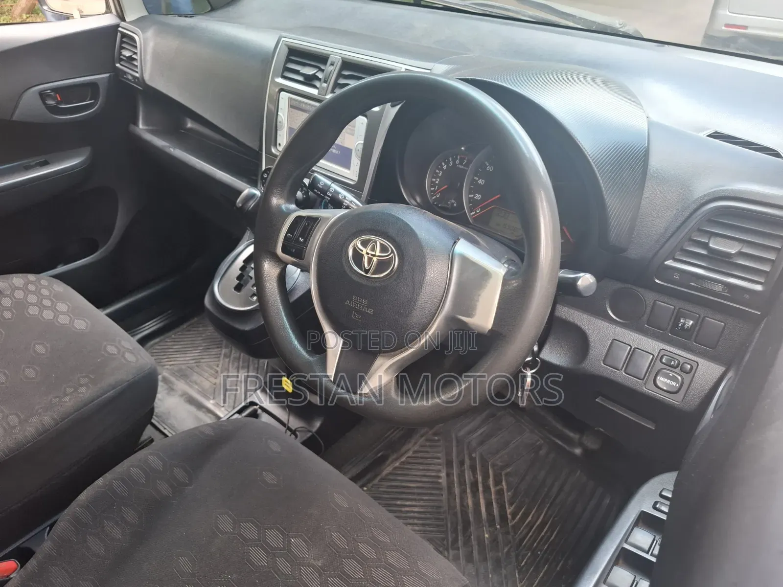 Toyota Ractis 2013 Silver