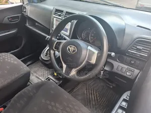 Toyota Ractis 2013 Silver