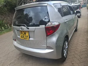 Toyota Ractis 2013 Silver