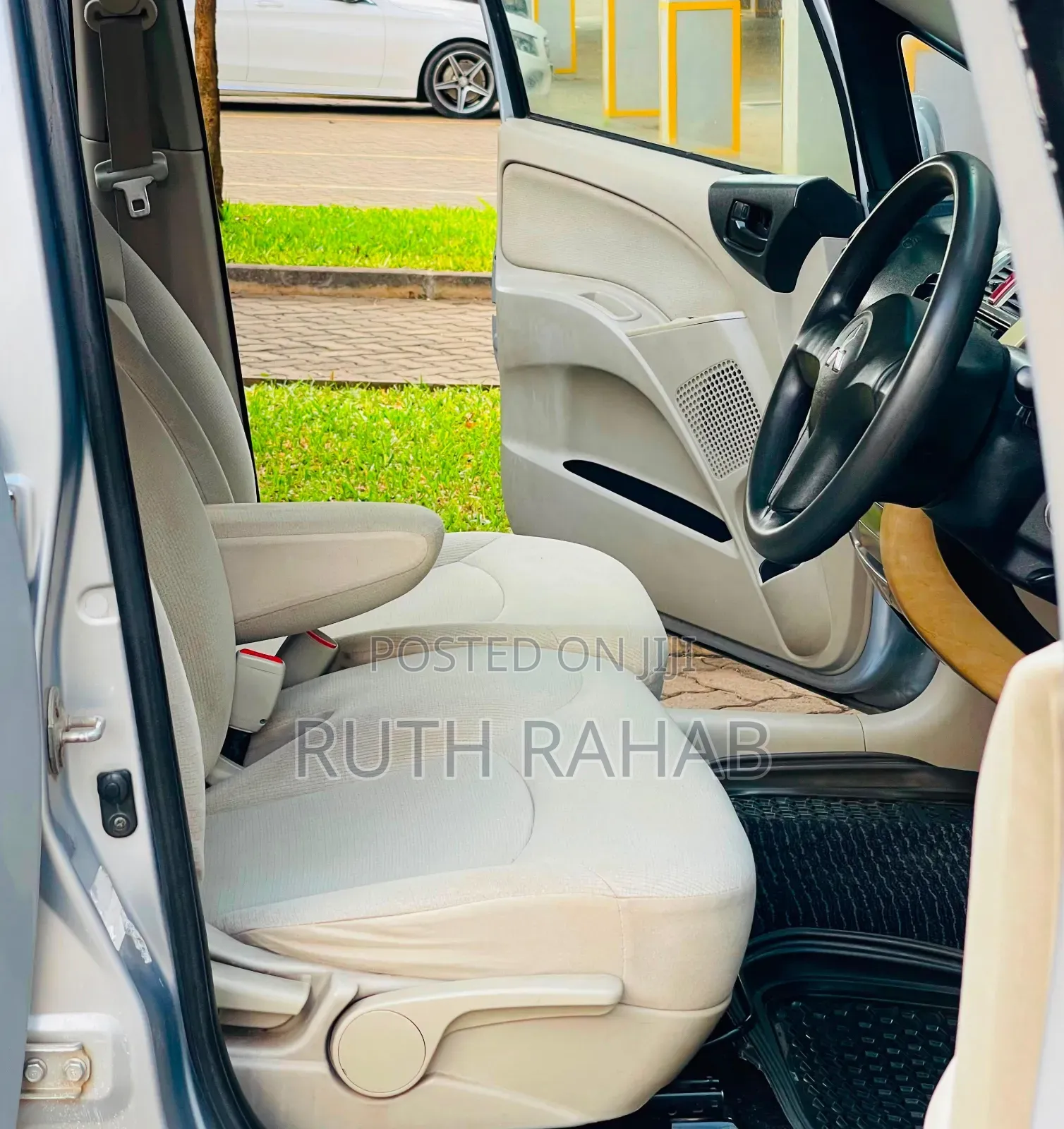 Mitsubishi Colt Plus 2009 Silver
