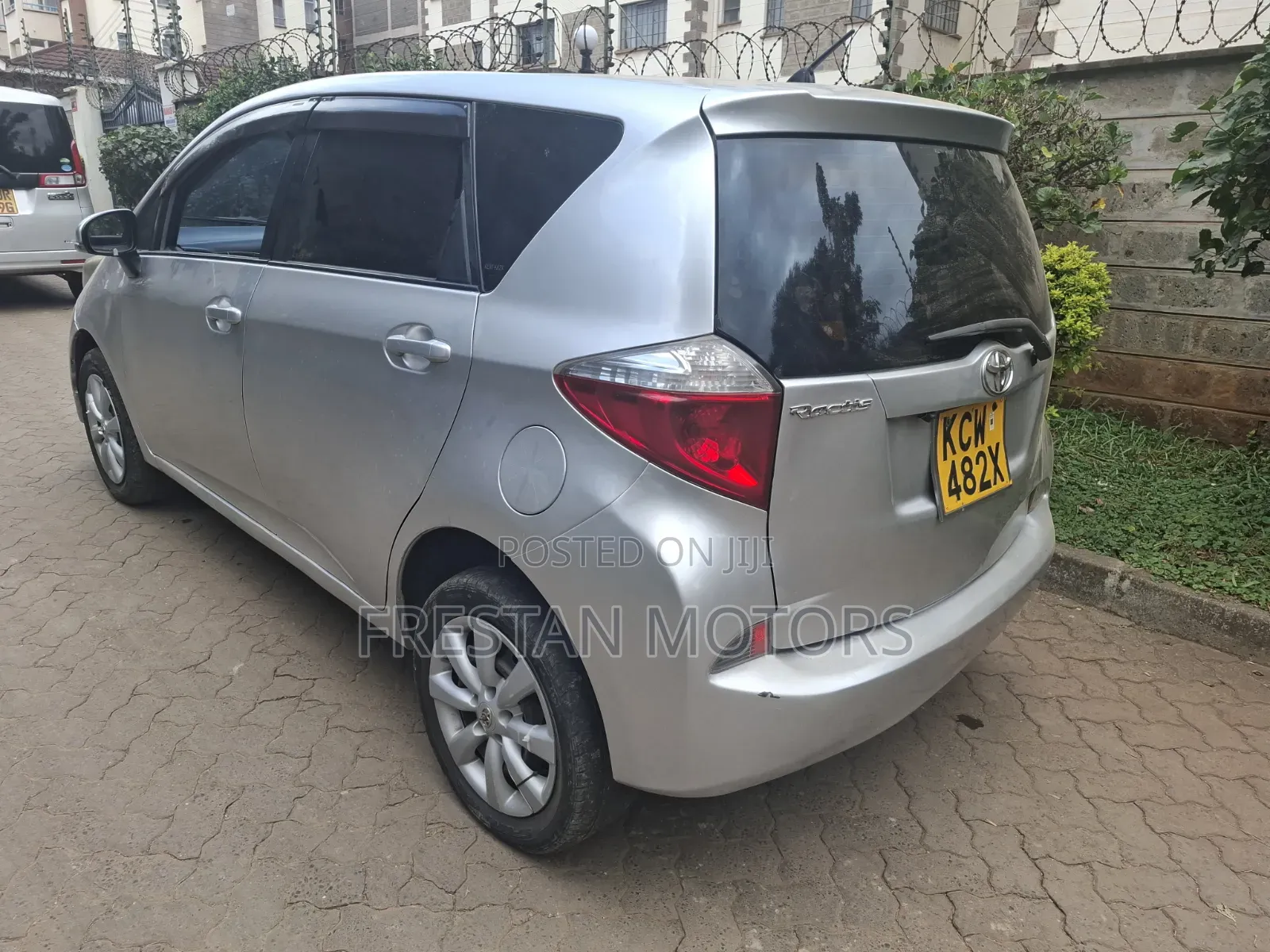 Toyota Ractis 2013 Silver