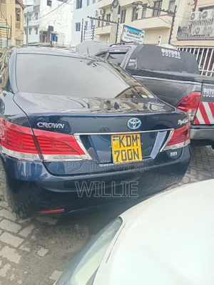 Toyota Crown 2016 Black