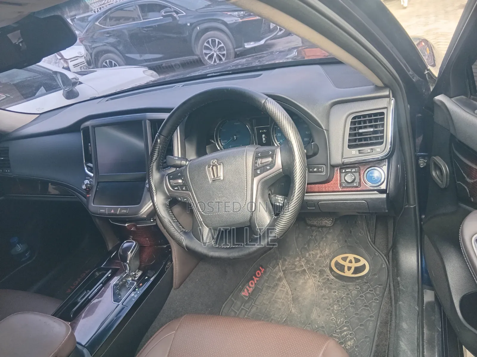 Toyota Crown 2016 Black