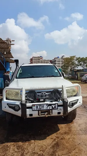 Toyota Land Cruiser 2011 White