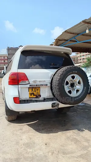 Toyota Land Cruiser 2011 White