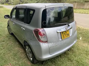 Toyota Ractis 2009 Silver