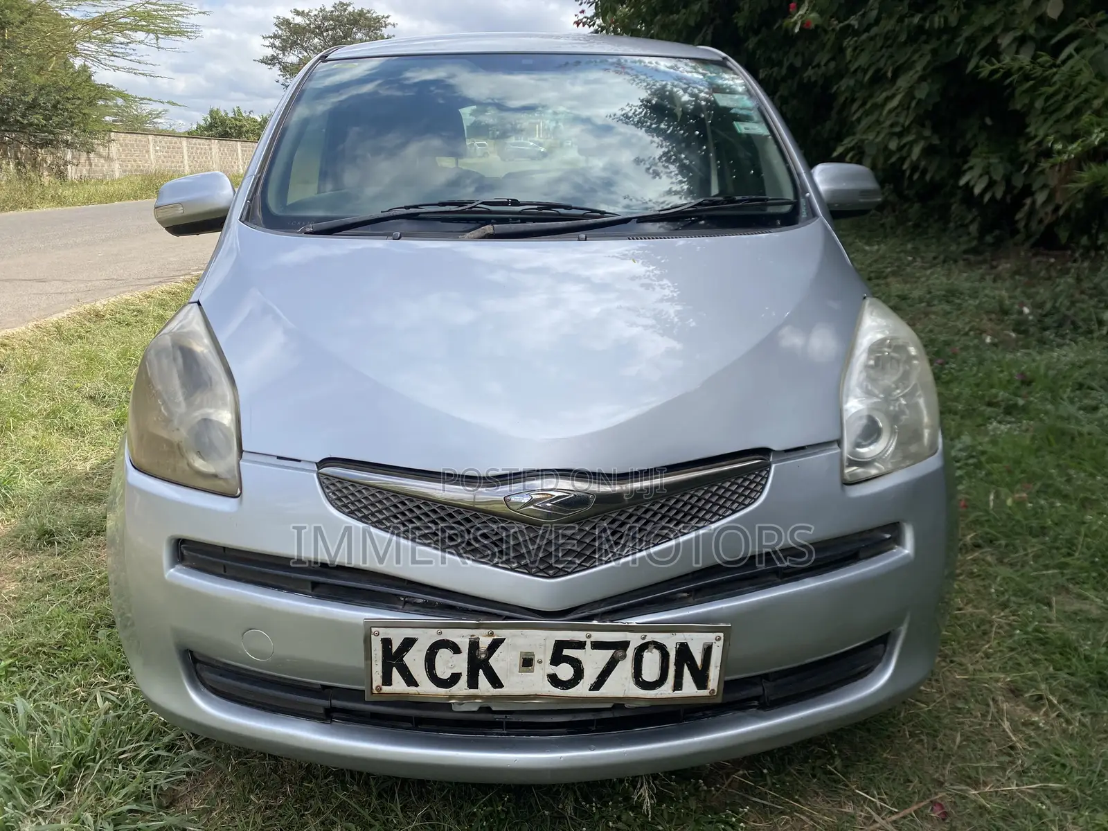 Toyota Ractis 2009 Silver