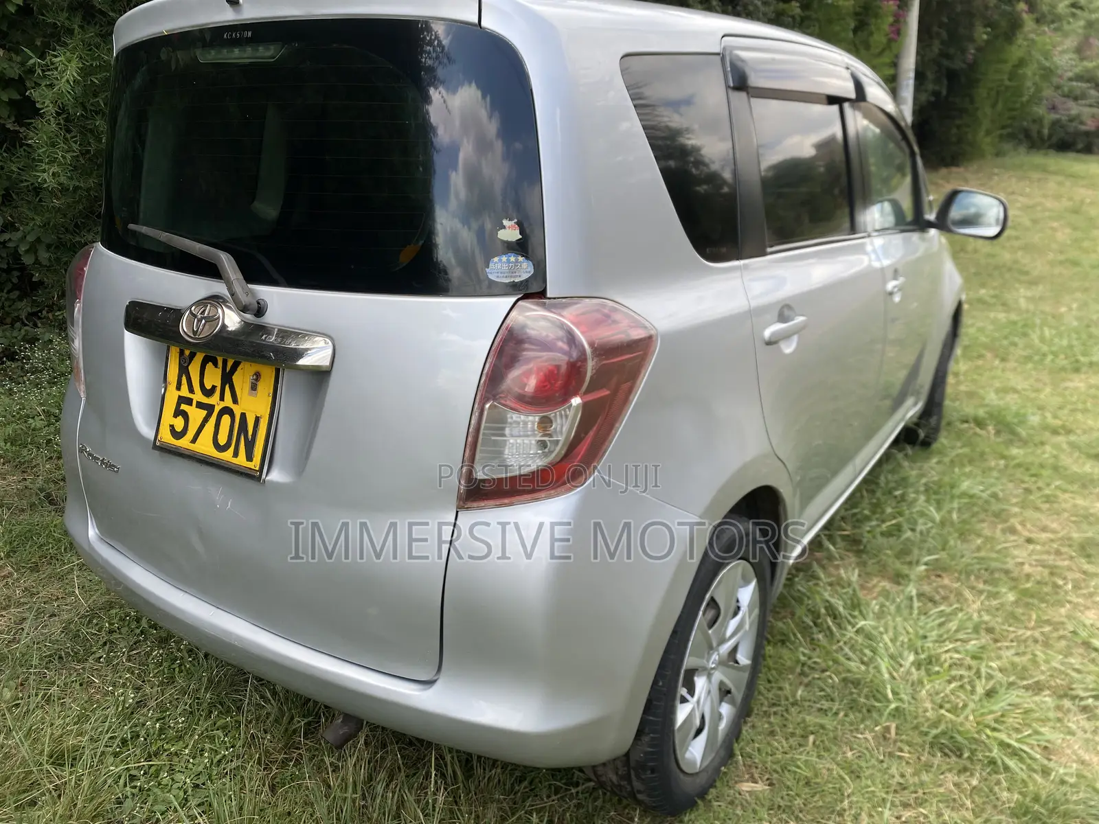 Toyota Ractis 2009 Silver