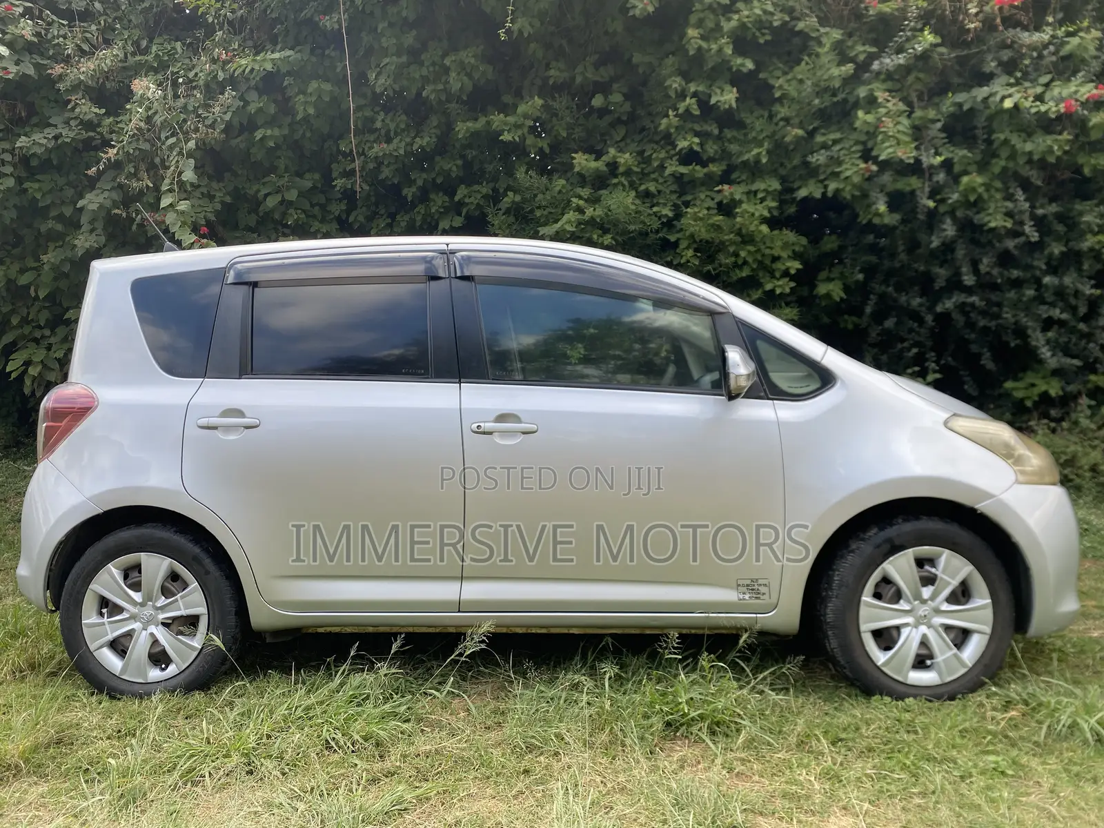 Toyota Ractis 2009 Silver