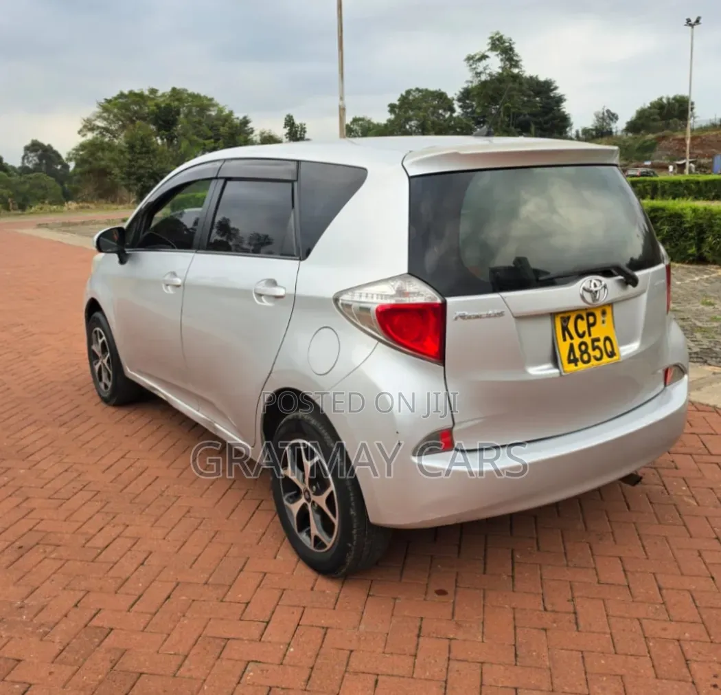 Toyota Ractis 2012 Silver