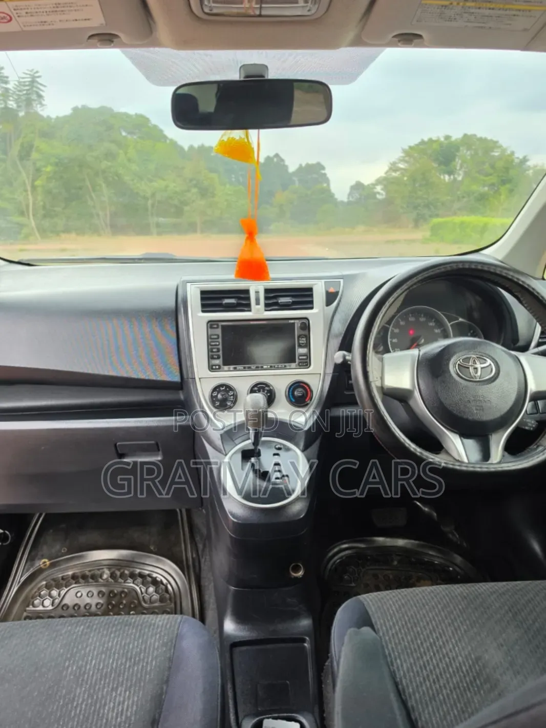 Toyota Ractis 2012 Silver