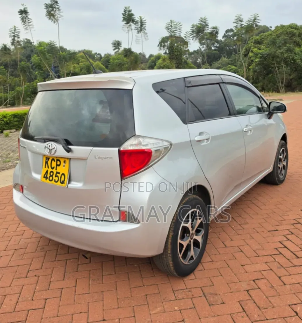 Toyota Ractis 2012 Silver