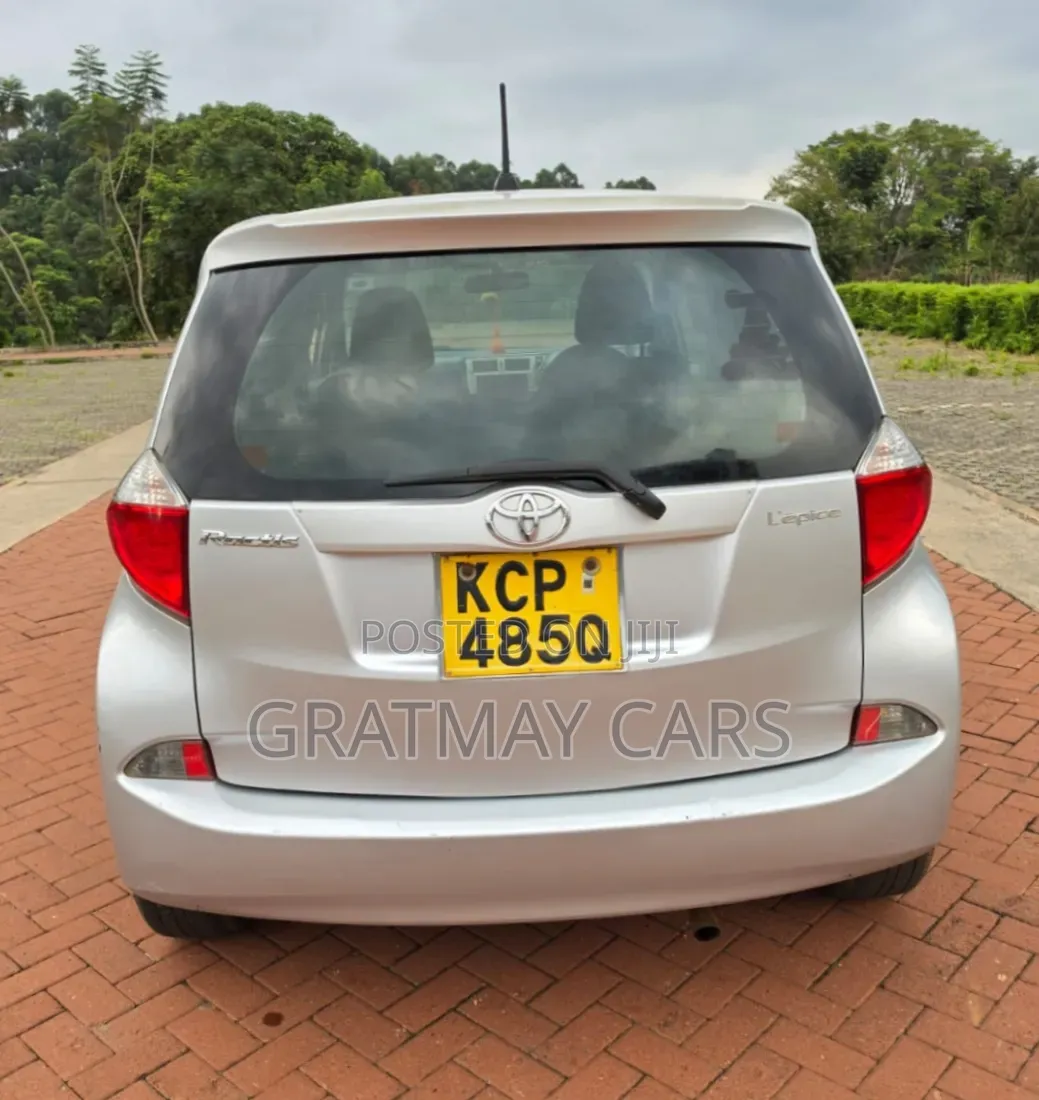 Toyota Ractis 2012 Silver
