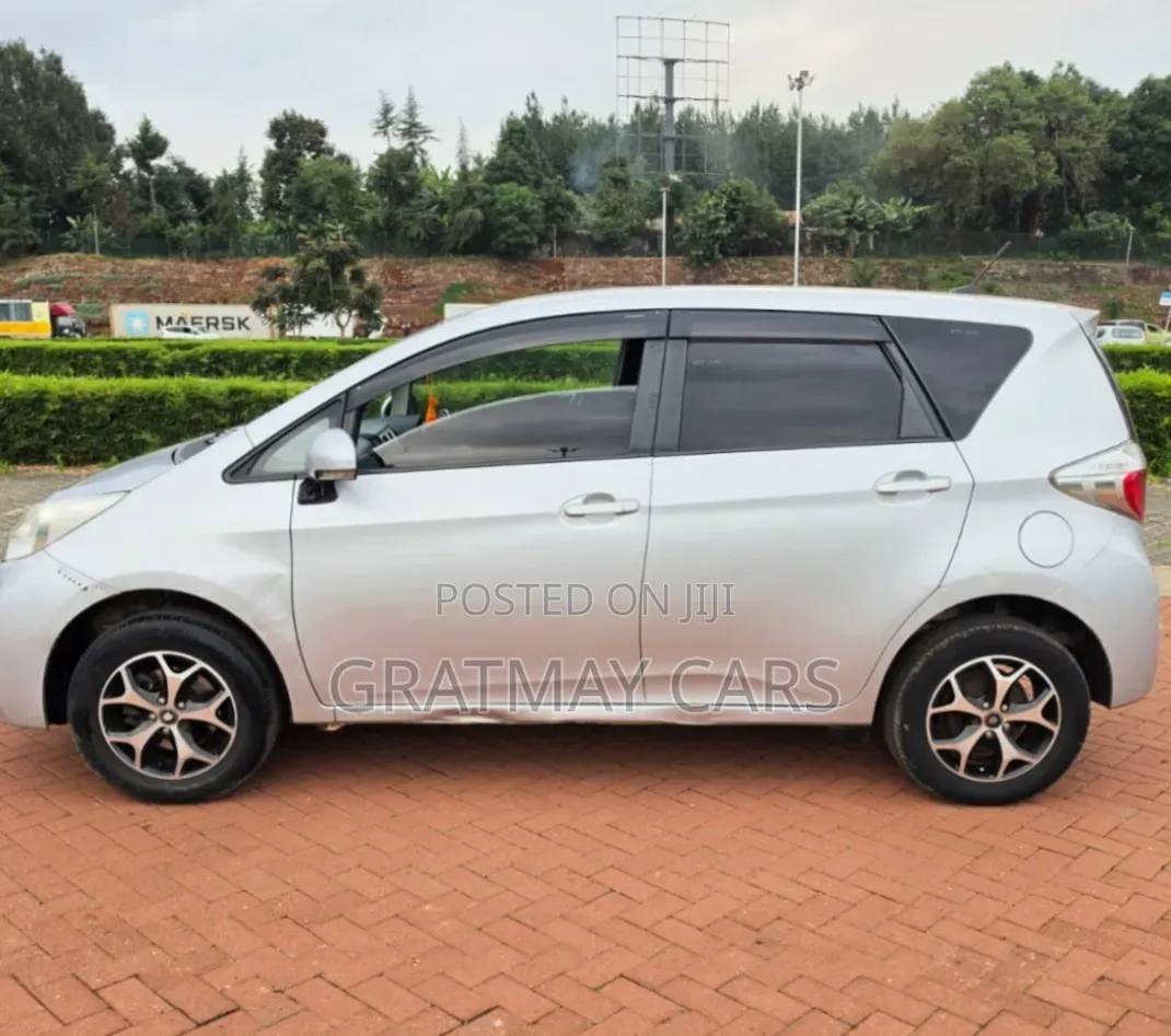 Toyota Ractis 2012 Silver