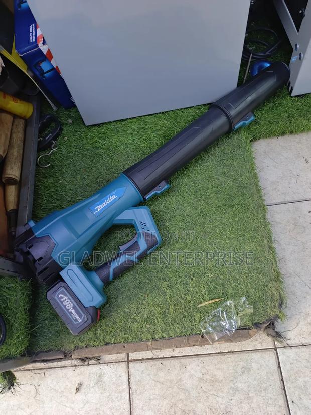 Affordable Makita Cordless Leaf Blower - main view