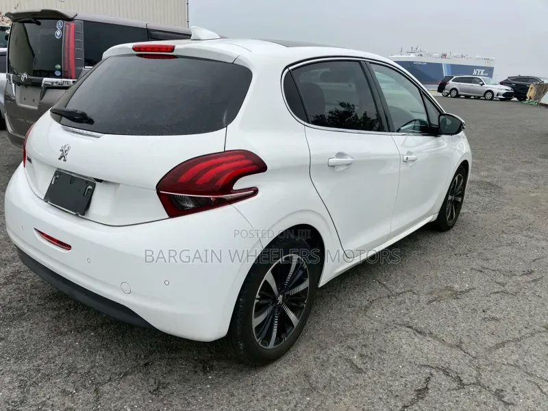 Peugeot 2008 2019 White