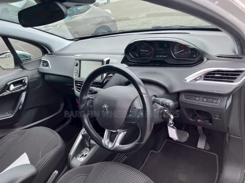 Peugeot 2008 2019 White