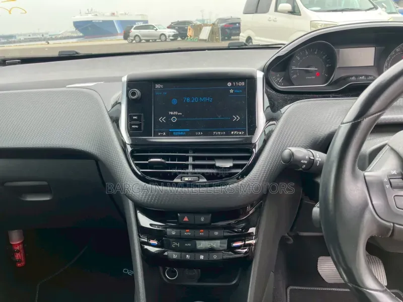Peugeot 2008 2019 White