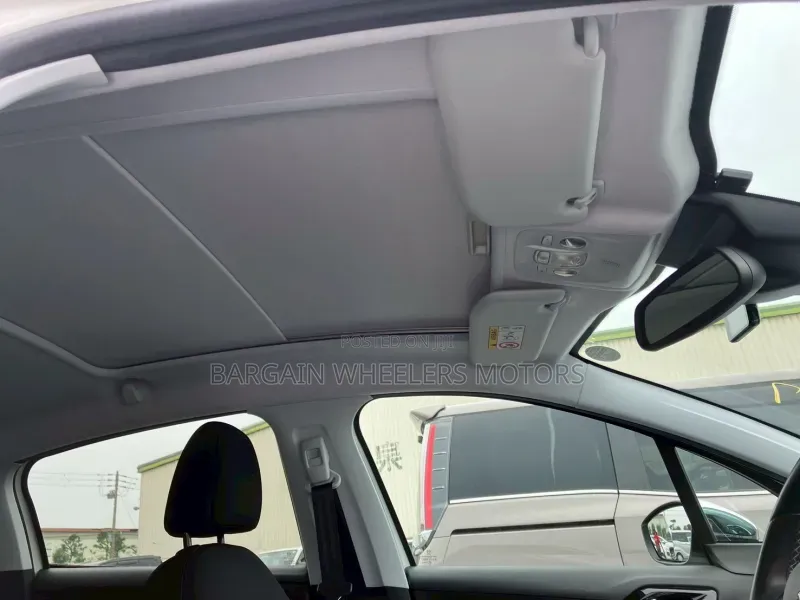Peugeot 2008 2019 White
