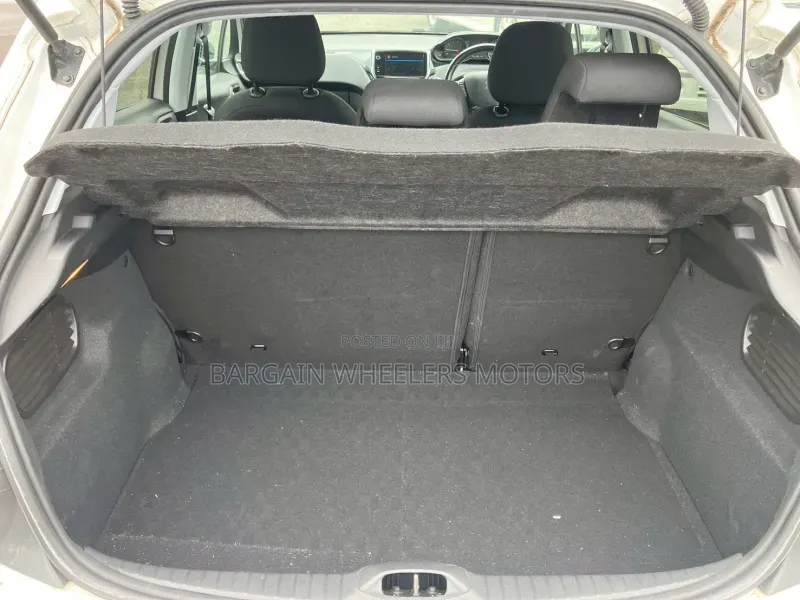 Peugeot 2008 2019 White