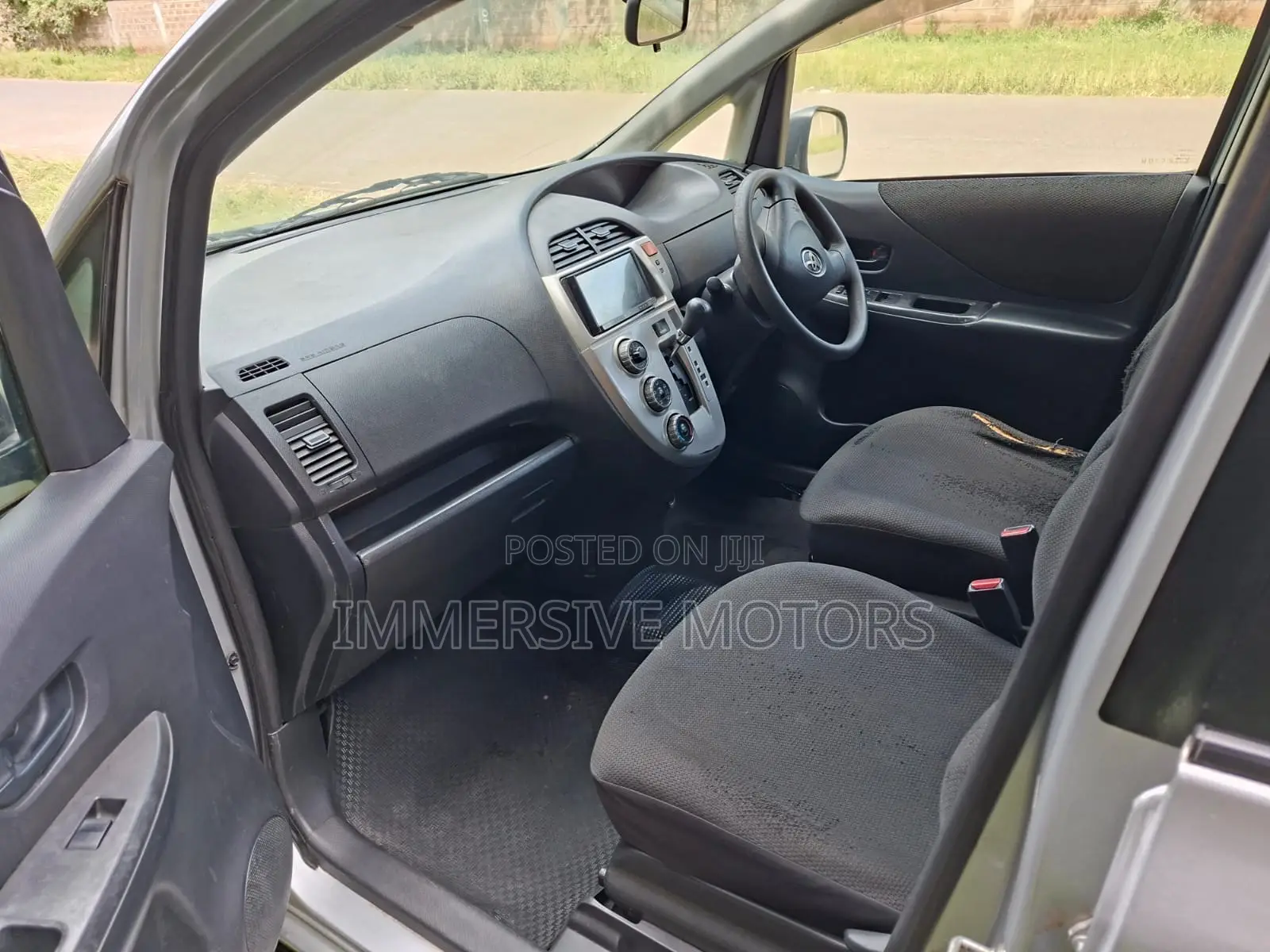Toyota Ractis 2009 Silver