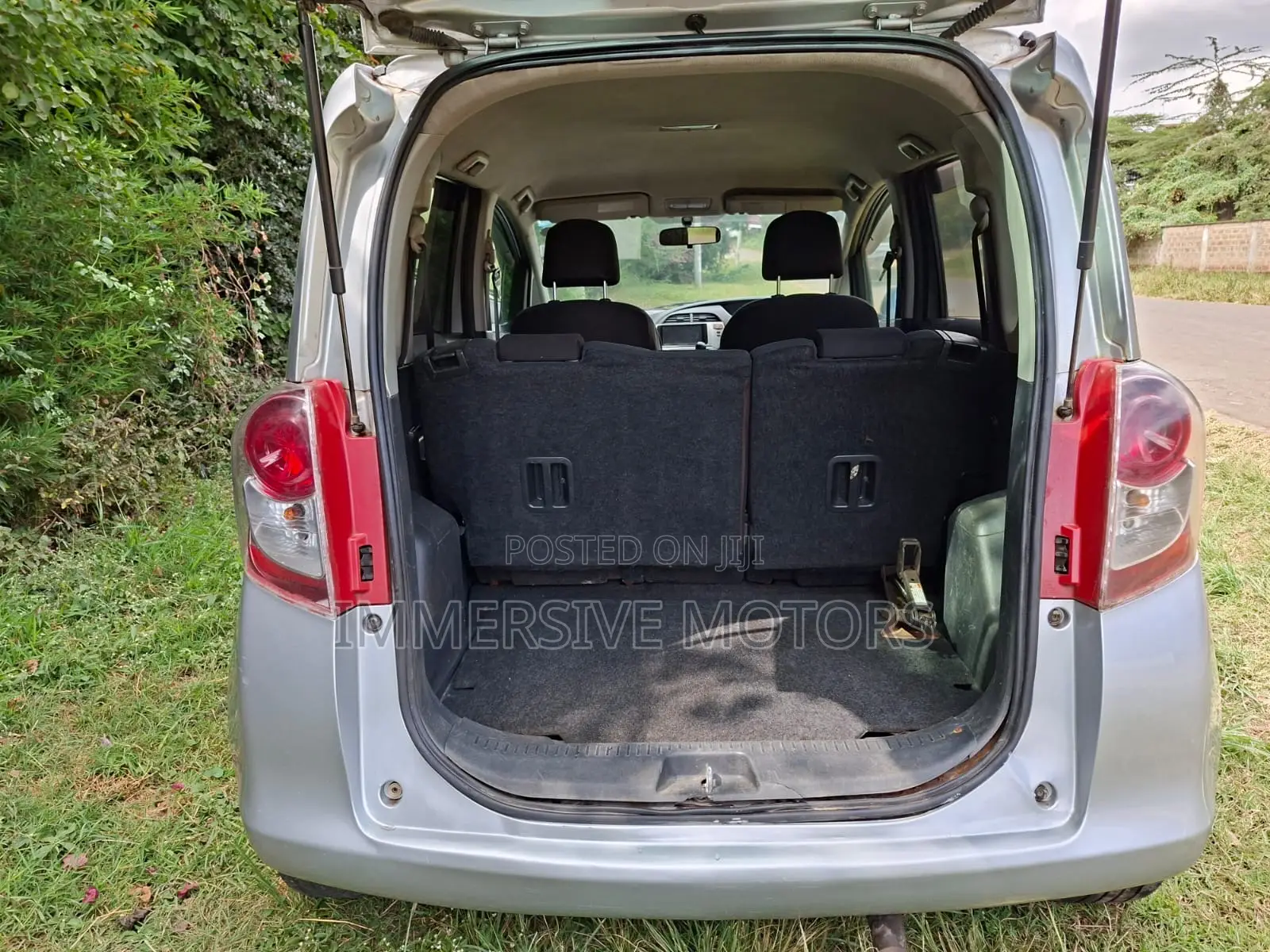 Toyota Ractis 2009 Silver