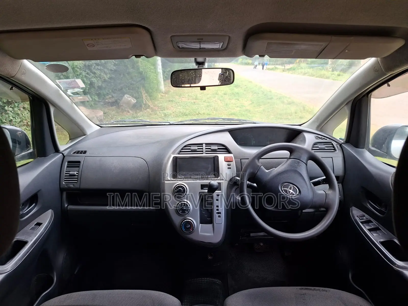 Toyota Ractis 2009 Silver