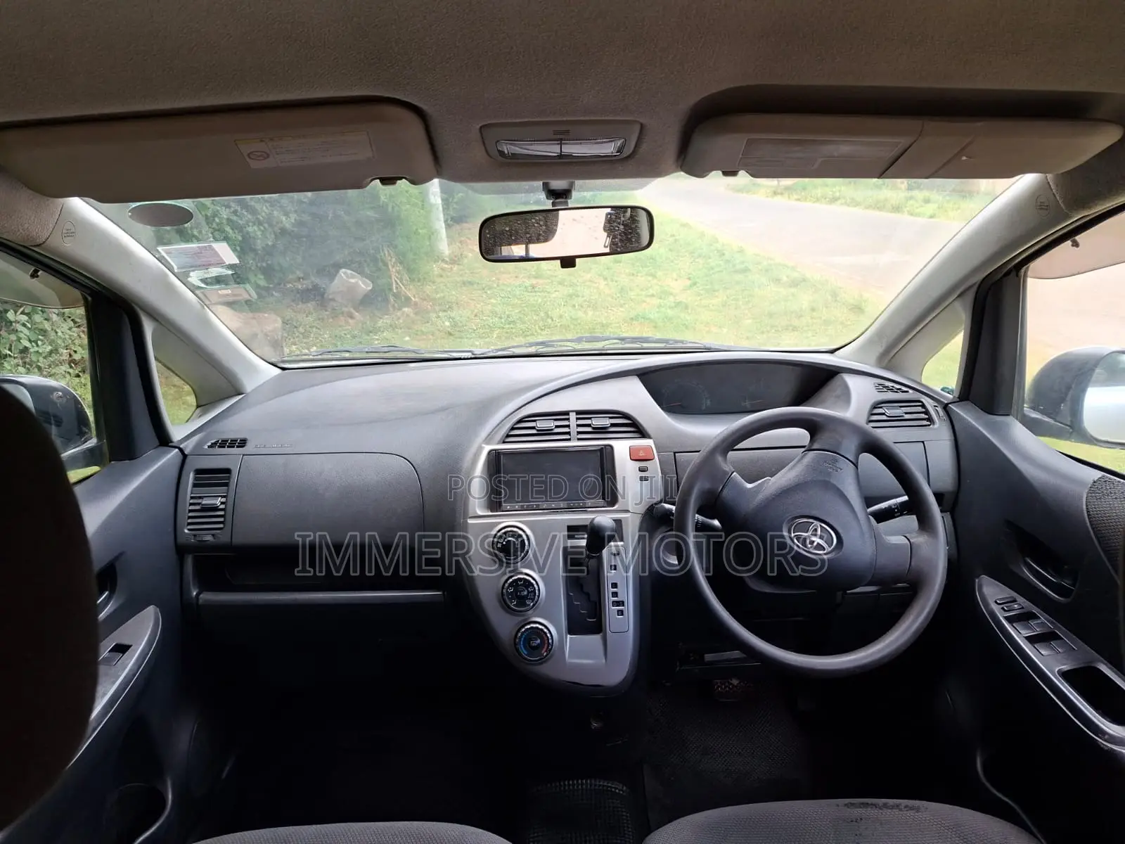 Toyota Ractis 2009 Silver