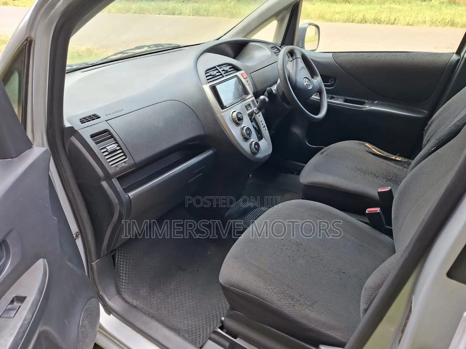 Toyota Ractis 2009 Silver