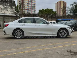 BMW 320i Sedan RWD 2019 Pearl