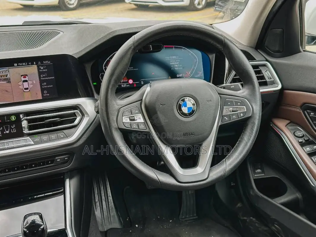 BMW 320i Sedan RWD 2019 Pearl