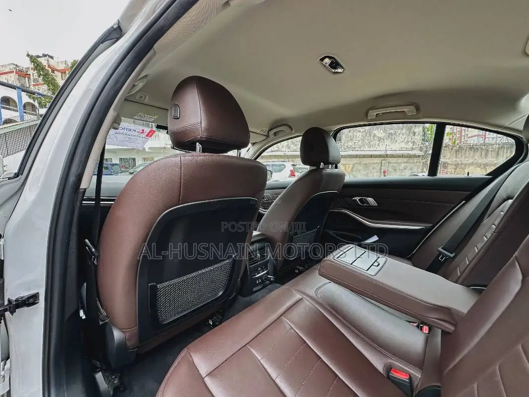 BMW 320i Sedan RWD 2019 Pearl