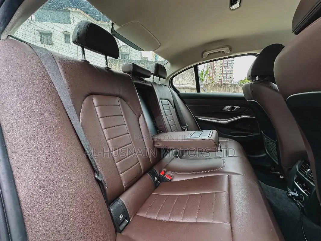 BMW 320i Sedan RWD 2019 Pearl