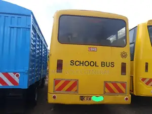 Isuzu NQR 2006 Yellow