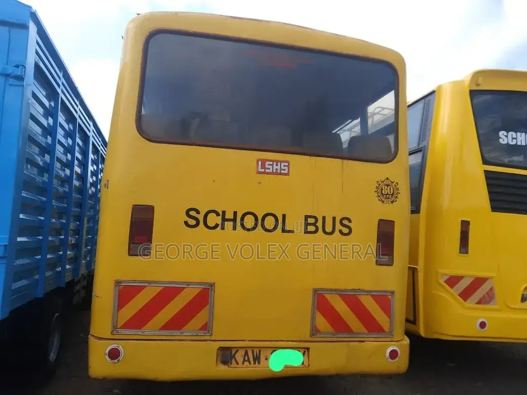 Isuzu NQR 2006 Yellow