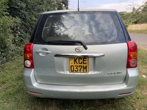 Toyota Raum 2008 Green