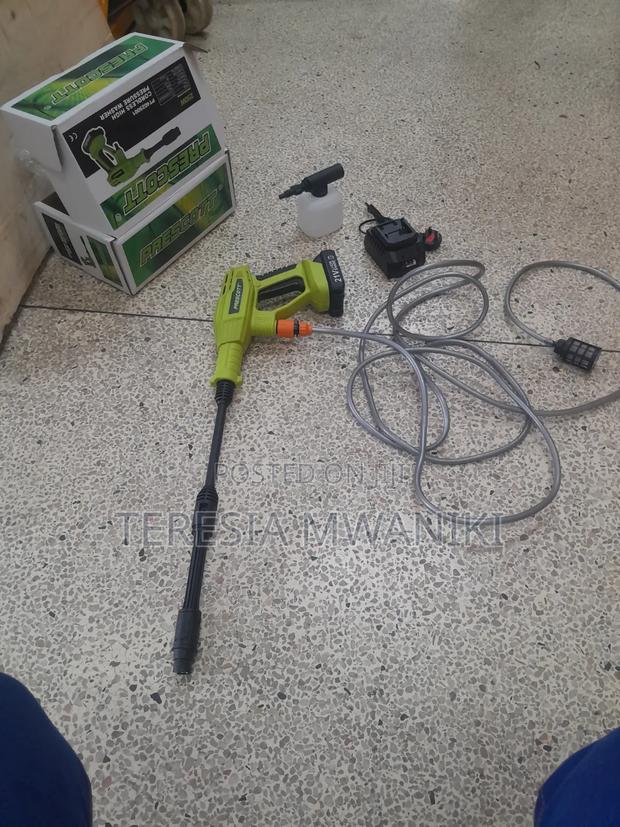 Cordless Pressure Washer - thumbnail 2
