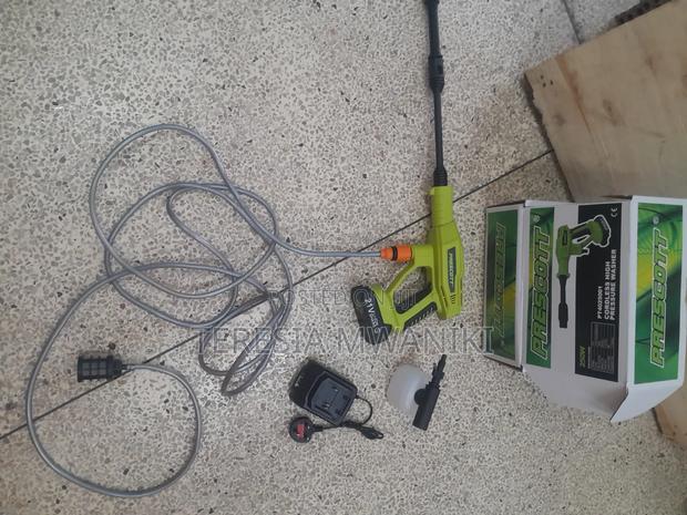 Cordless Pressure Washer - thumbnail 3