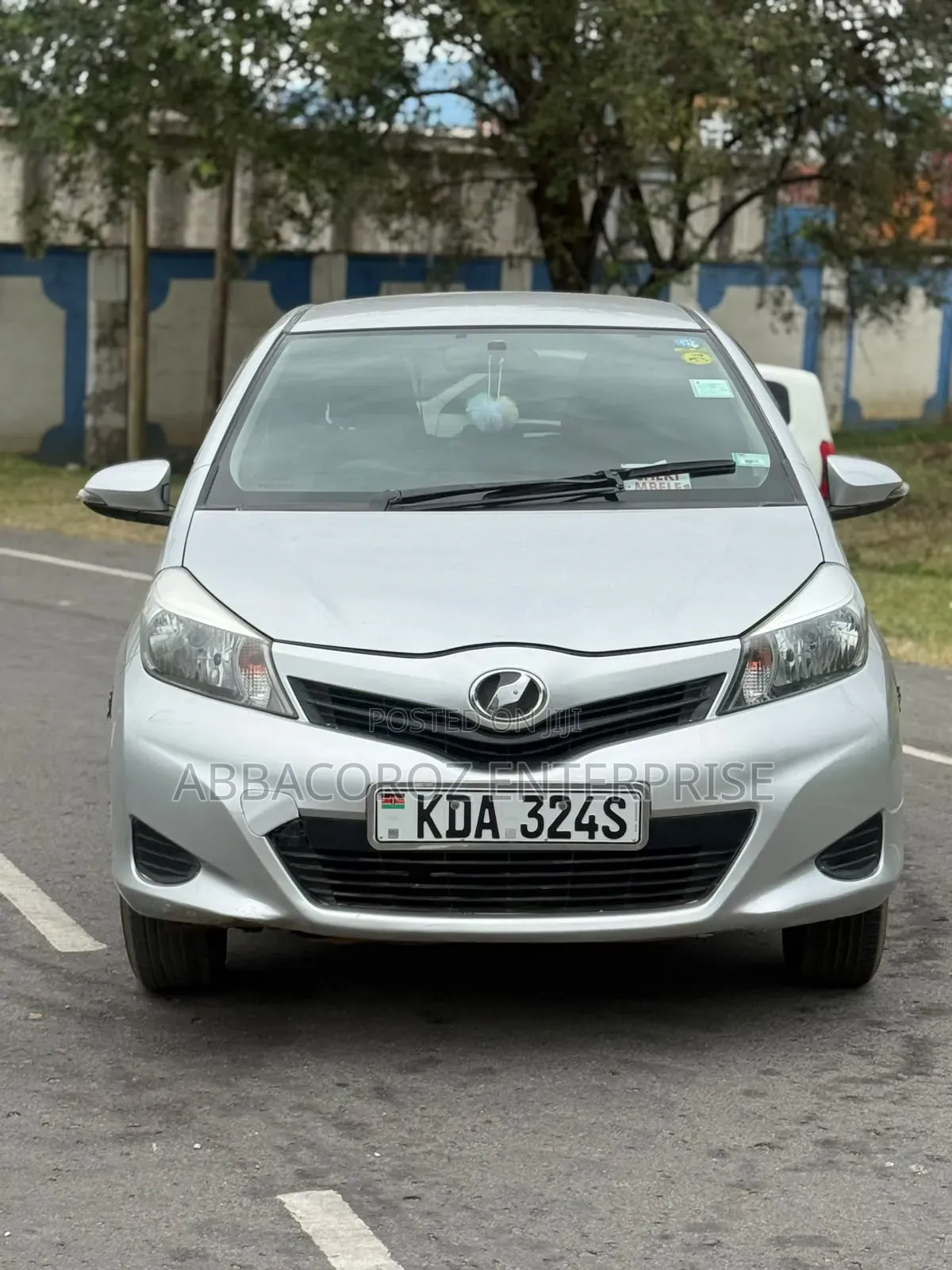 Toyota Vitz 2013 Silver