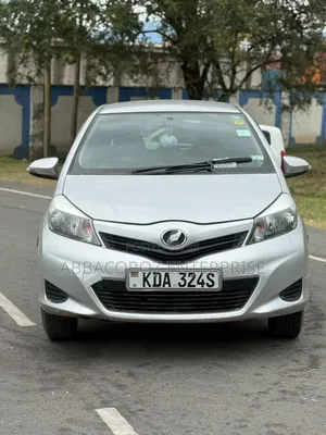 Toyota Vitz 2013 Silver