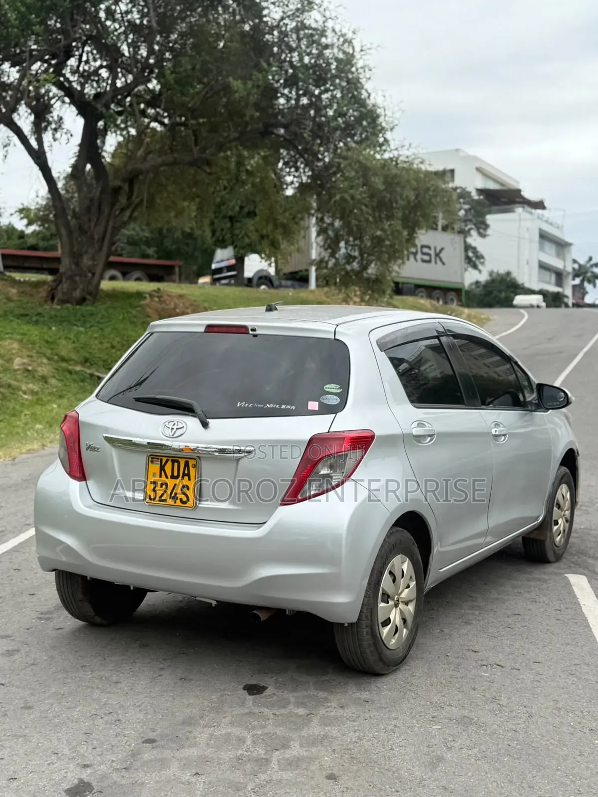 Toyota Vitz 2013 Silver