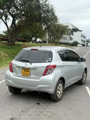 Toyota Vitz 2013 Silver