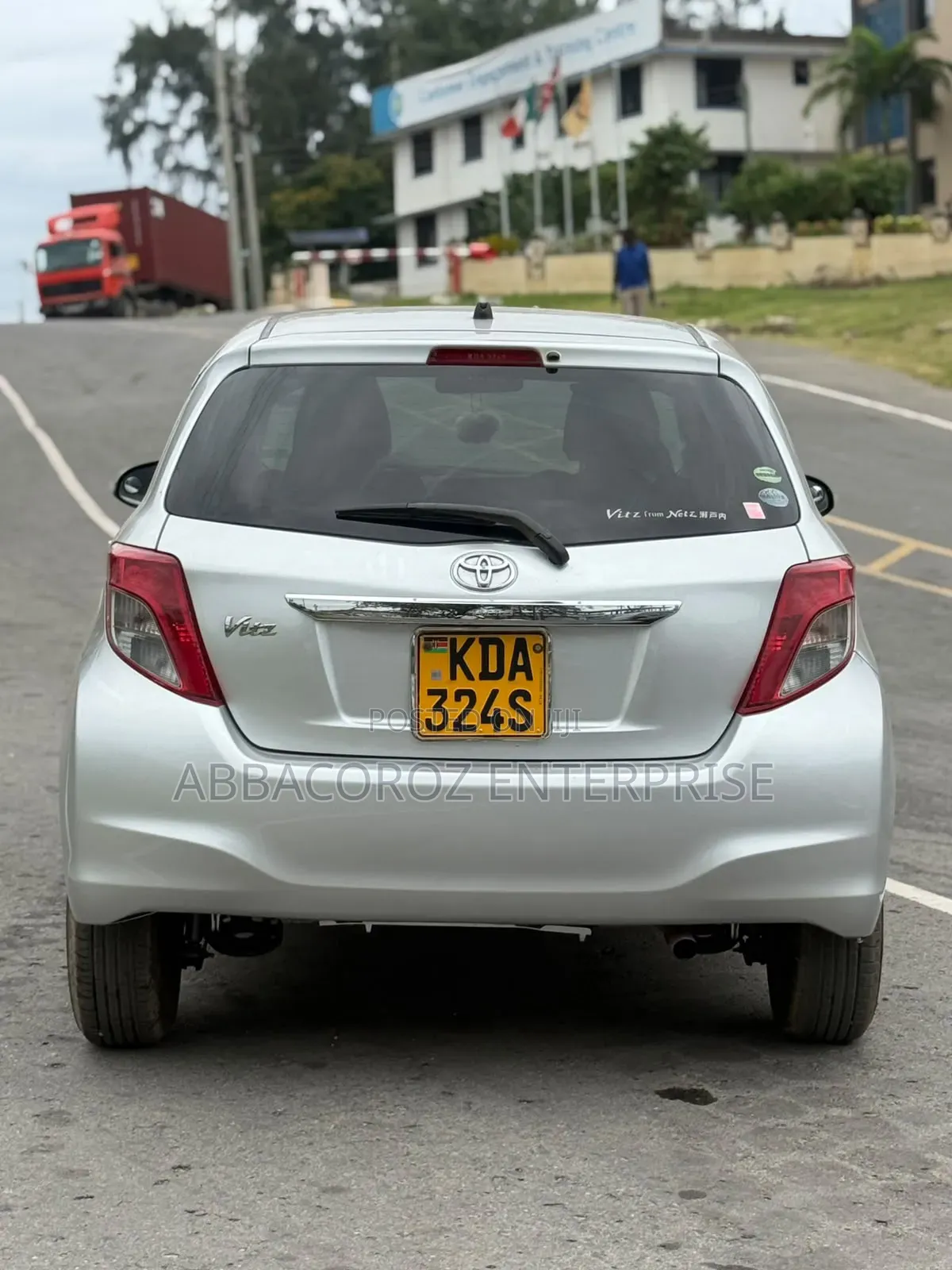 Toyota Vitz 2013 Silver