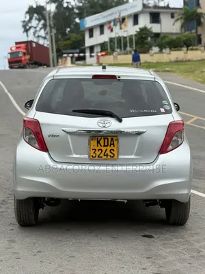 Toyota Vitz 2013 Silver
