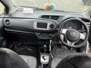 Toyota Vitz 2013 Silver