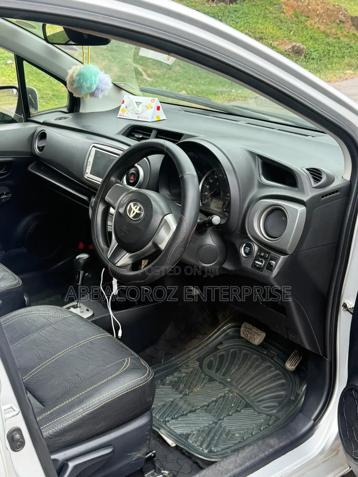 Toyota Vitz 2013 Silver