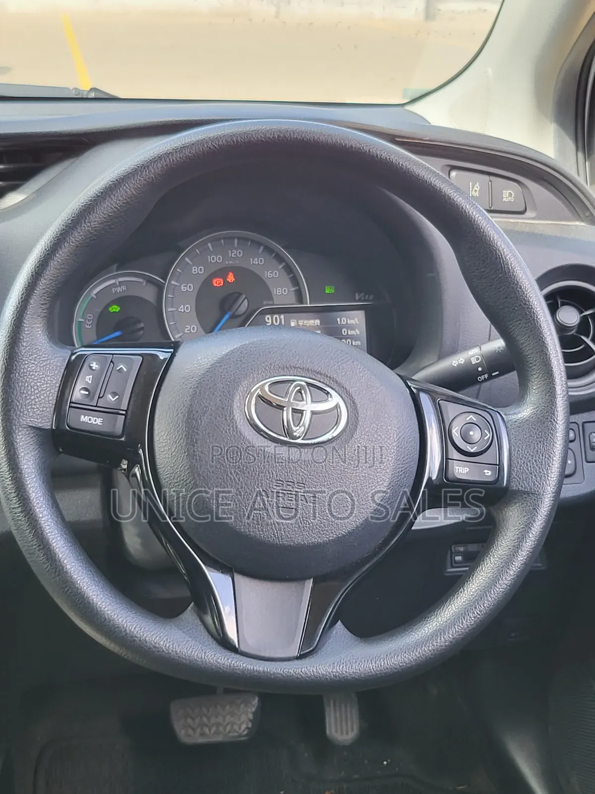 Toyota Vitz 2019 Silver