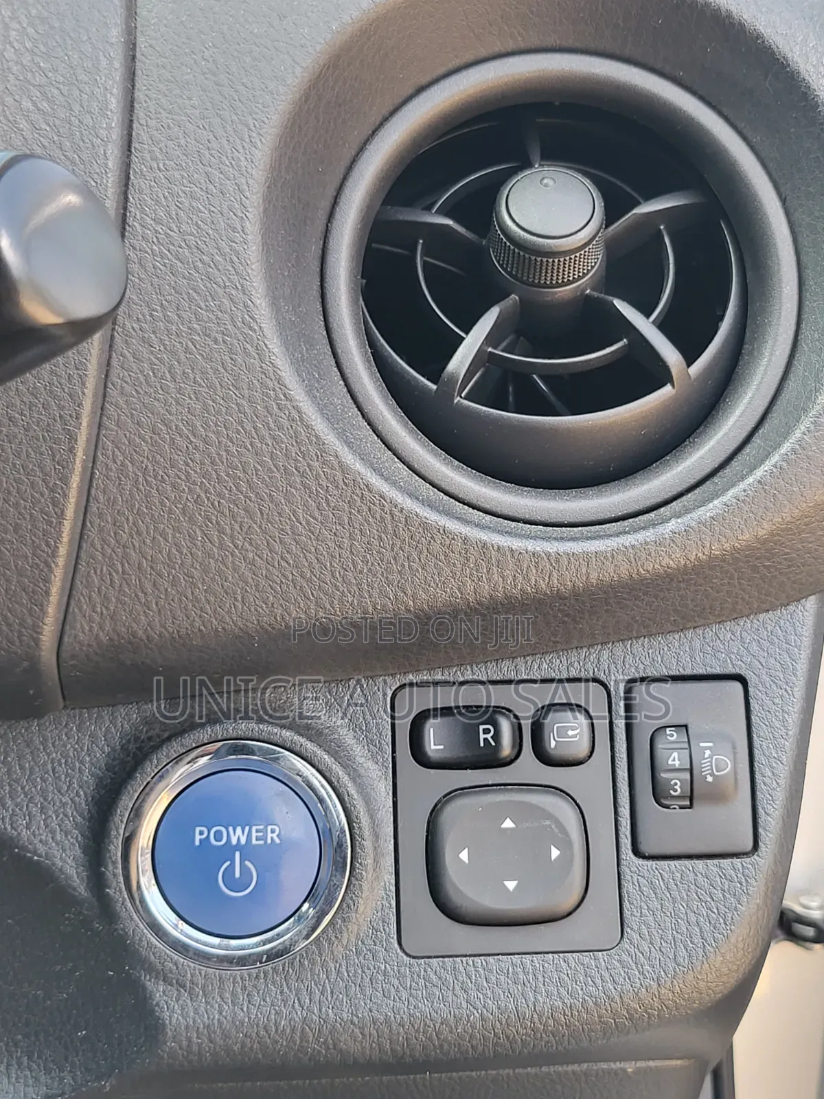 Toyota Vitz 2019 Silver