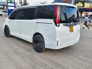 Toyota Noah 1.8 FWD Hybrid (7 seater) 2015 Pearl